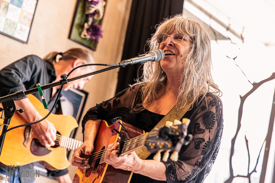 Chelsea Sounds and Sights on Thursday Nights - Annie and Rod Capps with Jason Dennie