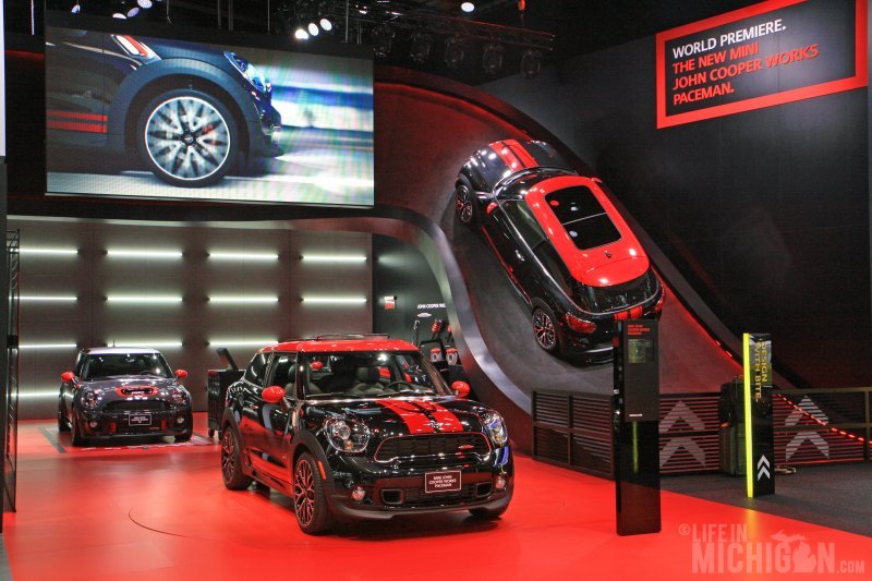 Mini John Cooper Works Paceman display