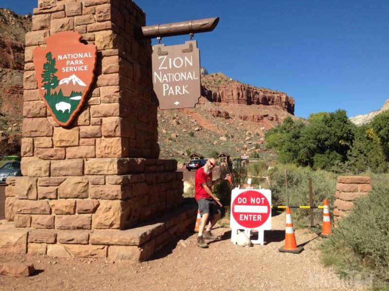 Government shutdown at the Zion entrance