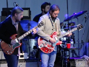 Derek Trucks and Rich Robinson - Tedeschi-Trucks