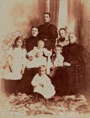 Milner and Martha Devore Brown Family
