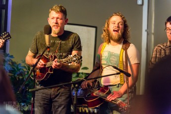 JasonDennieMarkLavengood-ChelseaAlehouse-Chelsea-MI-20151028-ChuckMarshall-026