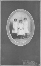 Mary, Lula and Helen King 1911